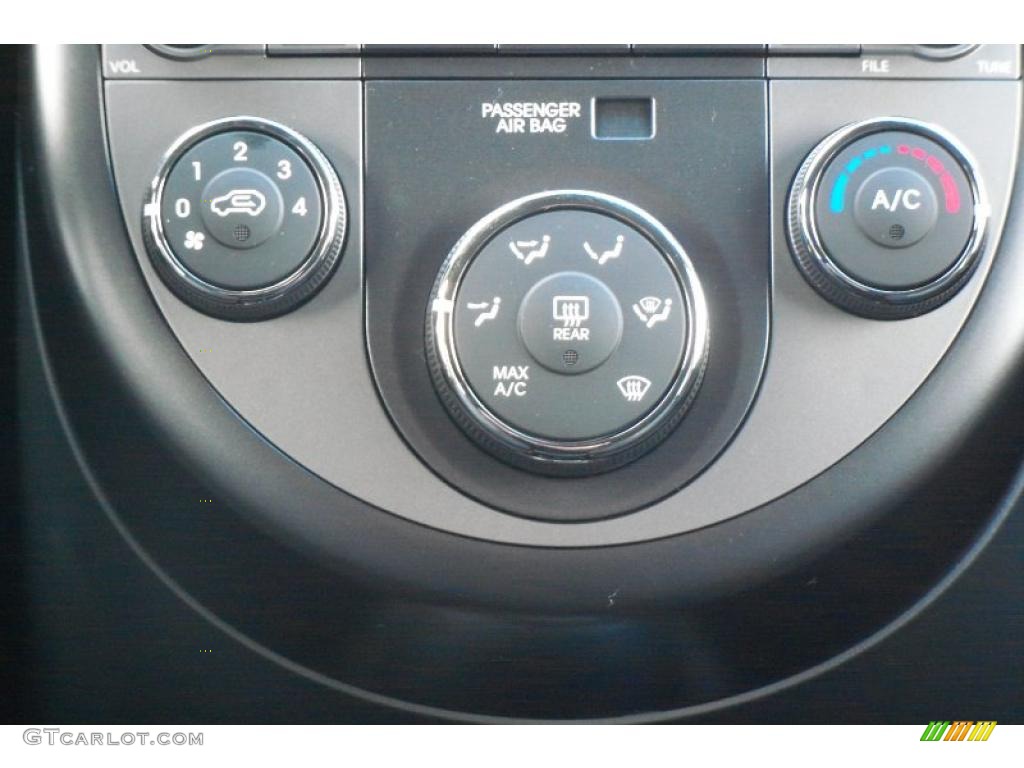 2011 Kia Soul + Controls Photo #38219508