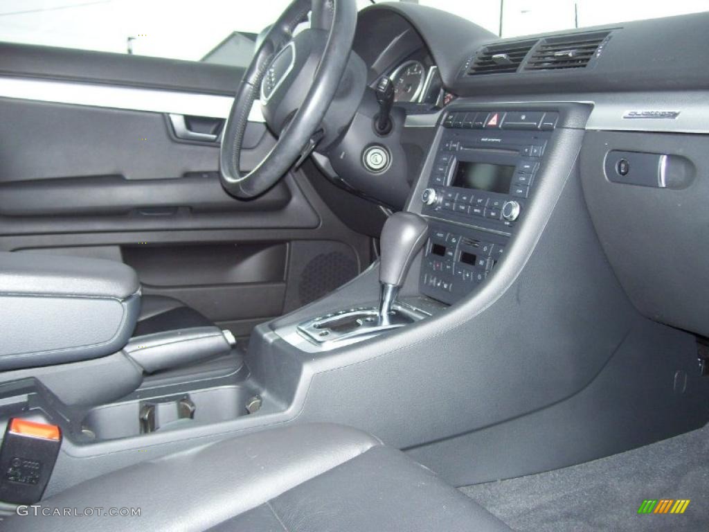 2008 A4 2.0T quattro Sedan - Light Silver Metallic / Black photo #10