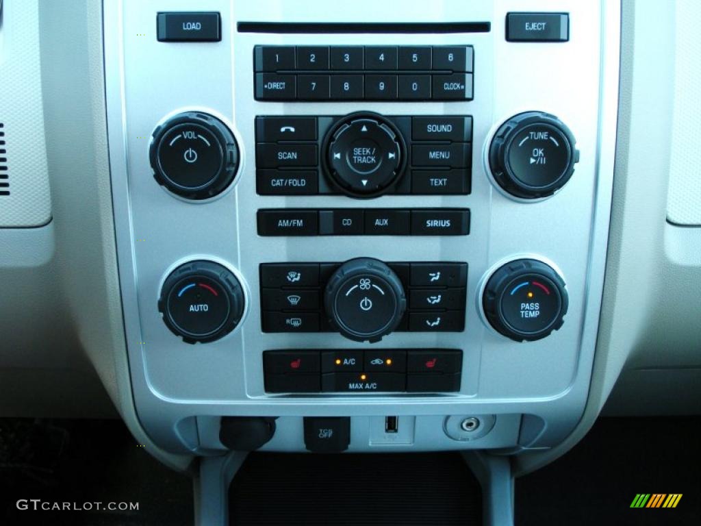 2011 Mercury Mariner Premier V6 Controls Photo #38222573