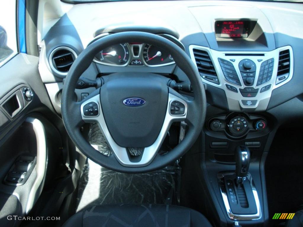 2011 Ford Fiesta SE Sedan Charcoal Black/Blue Cloth Dashboard Photo #38222701