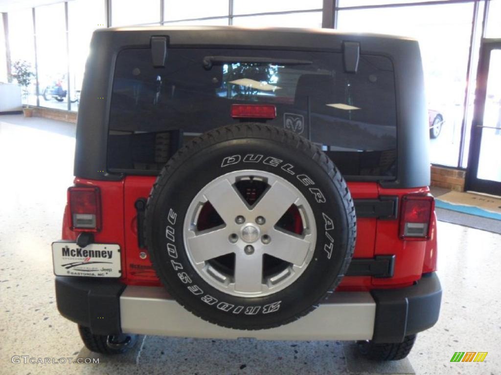 2011 Wrangler Sahara 4x4 - Flame Red / Black photo #3