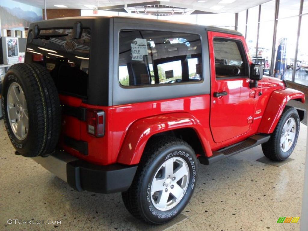 2011 Wrangler Sahara 4x4 - Flame Red / Black photo #4