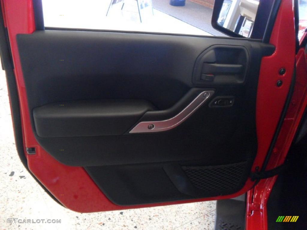 2011 Wrangler Sahara 4x4 - Flame Red / Black photo #10