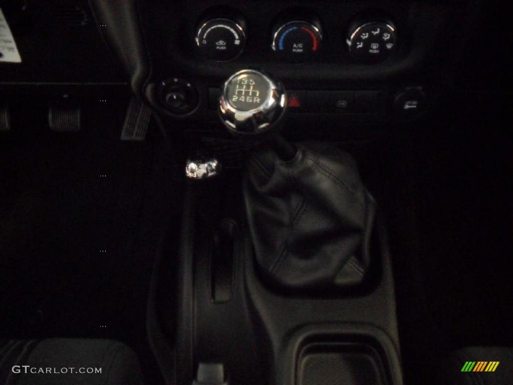 2011 Wrangler Sahara 4x4 - Flame Red / Black photo #15