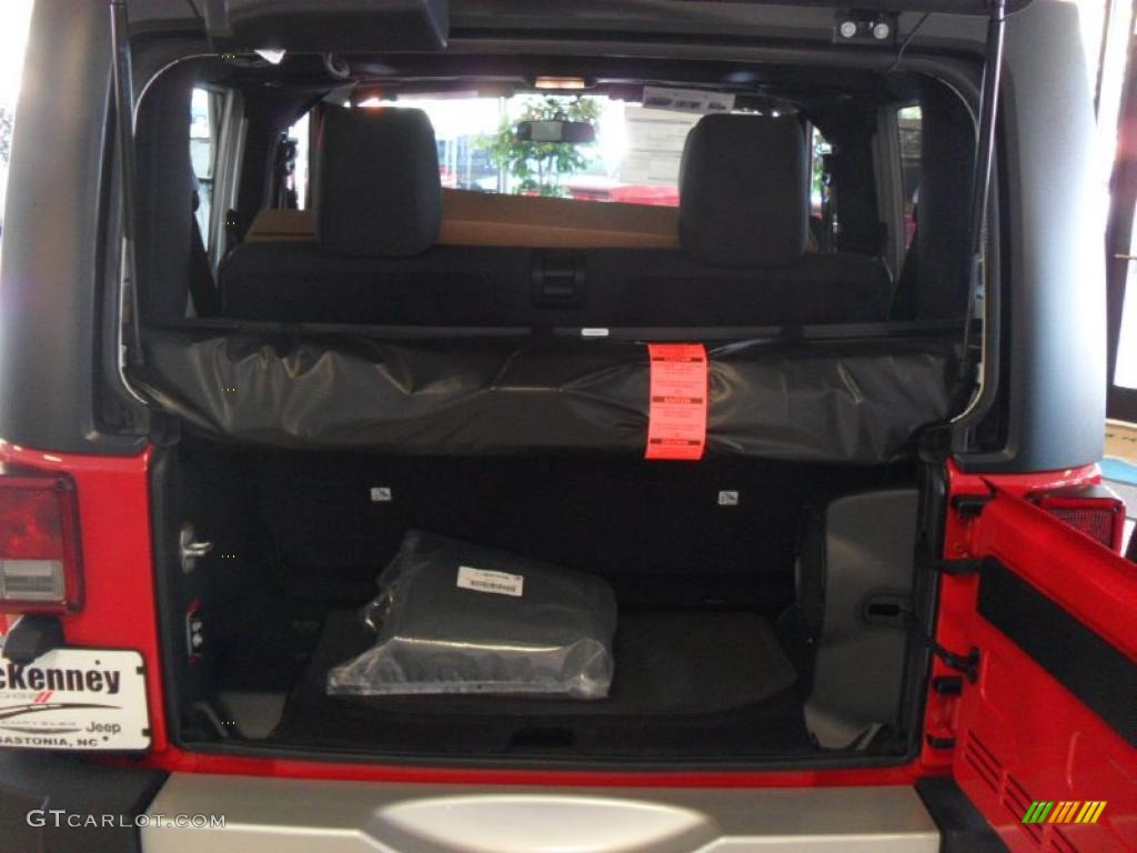 2011 Wrangler Sahara 4x4 - Flame Red / Black photo #16