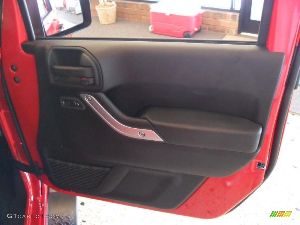 2011 Wrangler Sahara 4x4 - Flame Red / Black photo #21