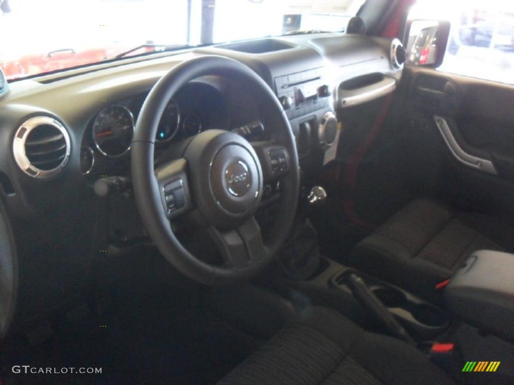 2011 Wrangler Sahara 4x4 - Flame Red / Black photo #27
