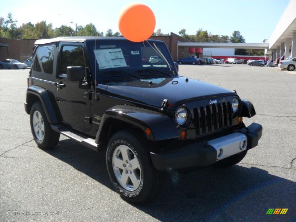 2011 Wrangler Sahara 4x4 - Black / Black photo #5