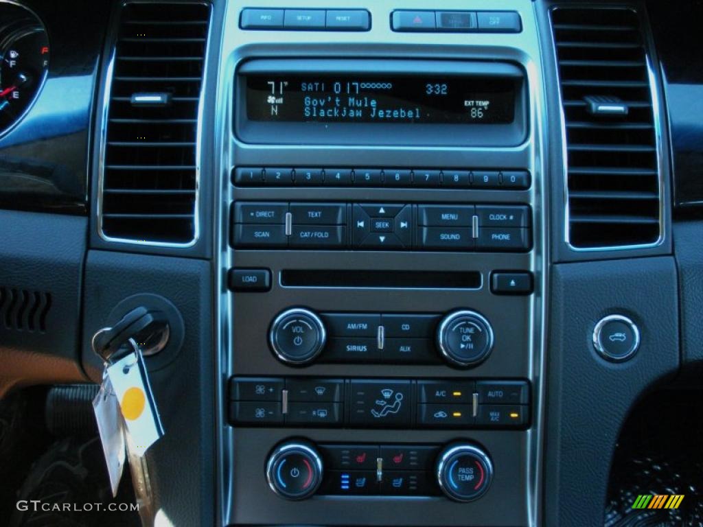 2011 Ford Taurus Limited Controls Photo #38225037