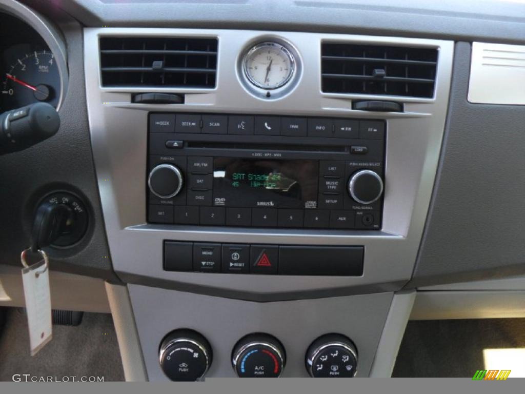 2010 Chrysler Sebring Touring Convertible Controls Photo #38225969