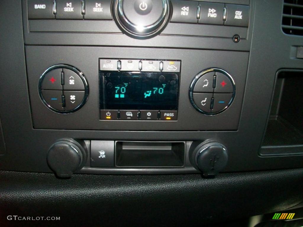 2011 Chevrolet Silverado 1500 LT Crew Cab 4x4 Controls Photo #38226493