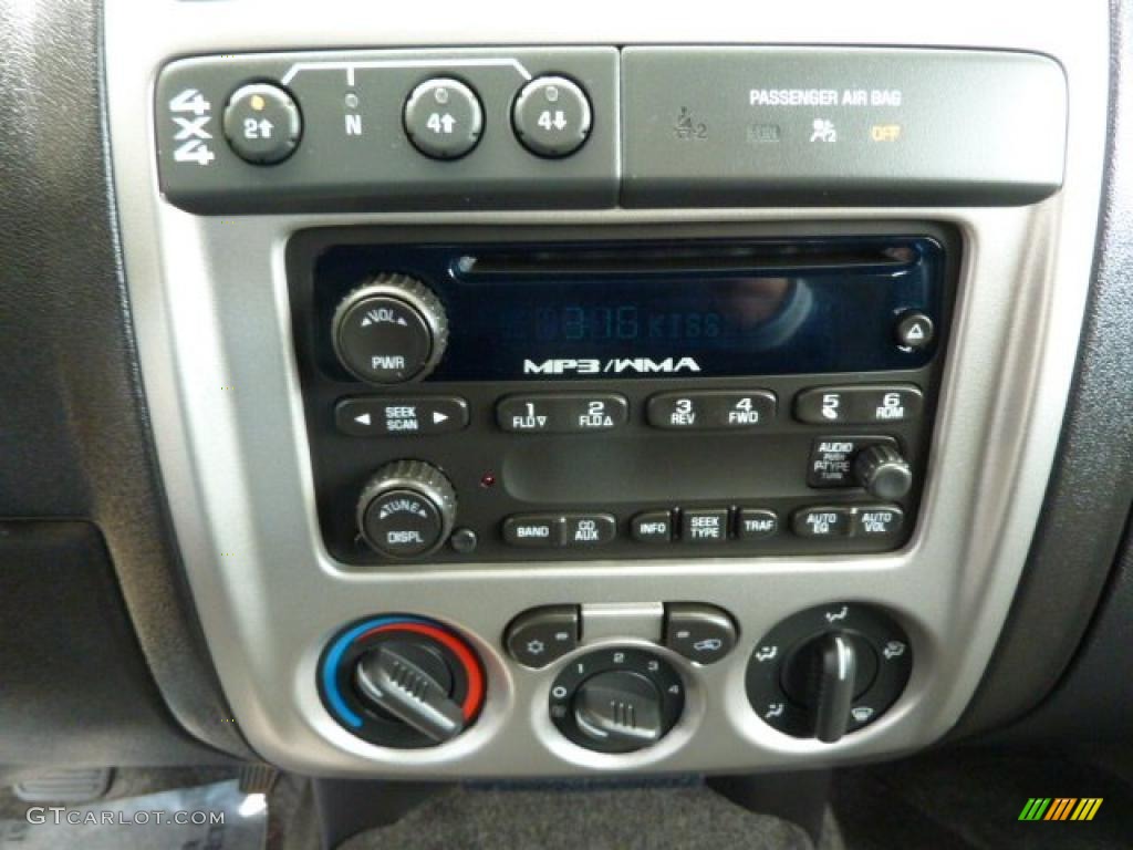 2008 Chevrolet Colorado LT Extended Cab 4x4 Controls Photo #38227177
