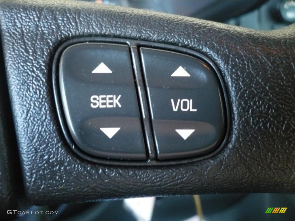 2007 GMC Sierra 1500 Classic SLT Extended Cab 4x4 Controls Photo #38228639