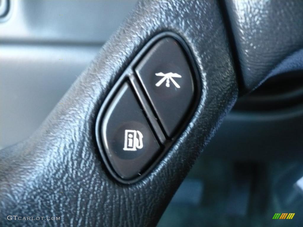 2007 GMC Sierra 1500 Classic SLT Extended Cab 4x4 Controls Photo #38228647