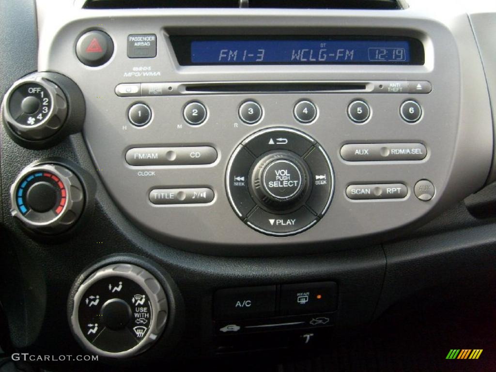 2009 Honda Fit Sport Controls Photo #38228815