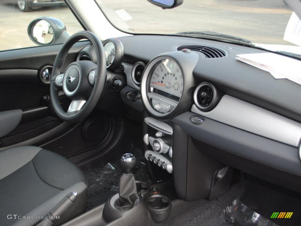 Black/Grey Interior 2009 Mini Cooper Hardtop Photo #38230479