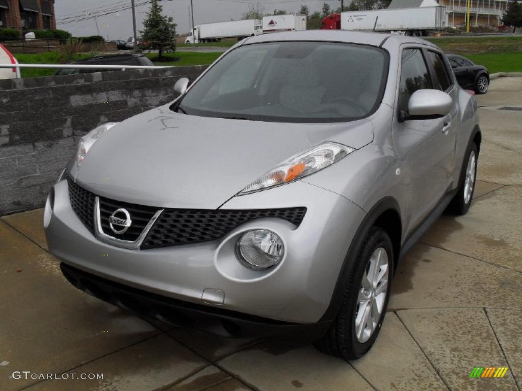 2011 Juke SV AWD - Chrome Silver / Black/Silver Trim photo #1