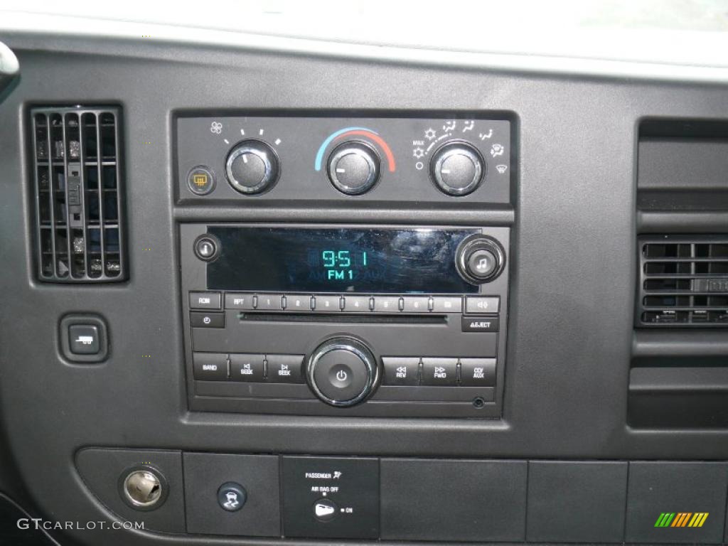 2010 Chevrolet Express LT 3500 Passenger Van Controls Photos