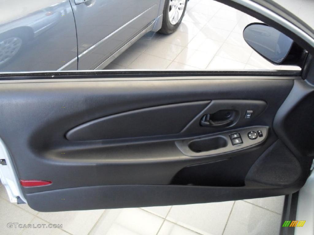 Medium Gray Interior 2001 Chevrolet Monte Carlo LS Photo #38231319