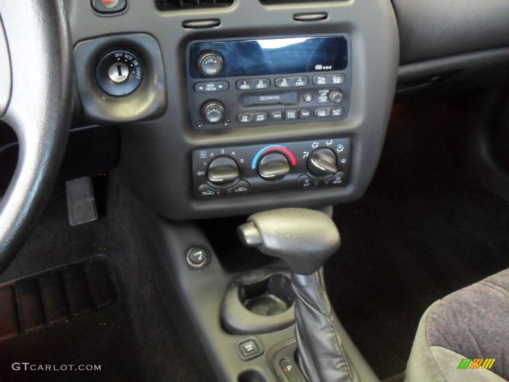 2001 Chevrolet Monte Carlo LS Controls Photo #38231447