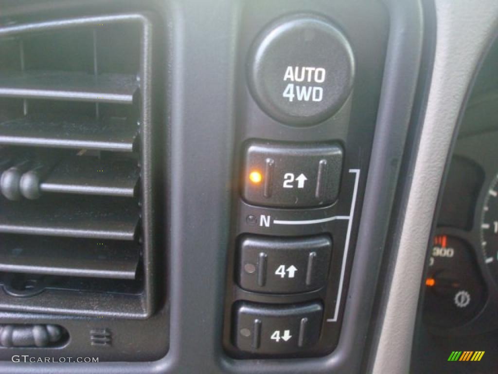 2004 Chevrolet Silverado 2500HD LT Crew Cab 4x4 Controls Photo #38233663