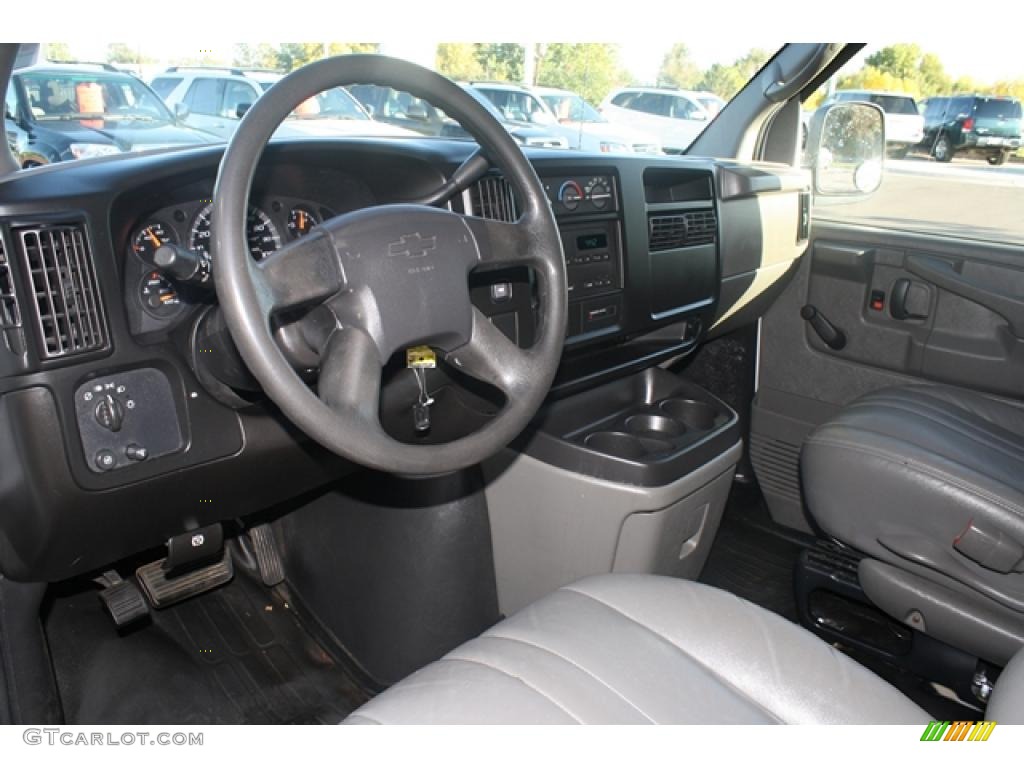 Medium Pewter Interior 2007 Chevrolet Express 1500 Cargo Van Photo #38238359