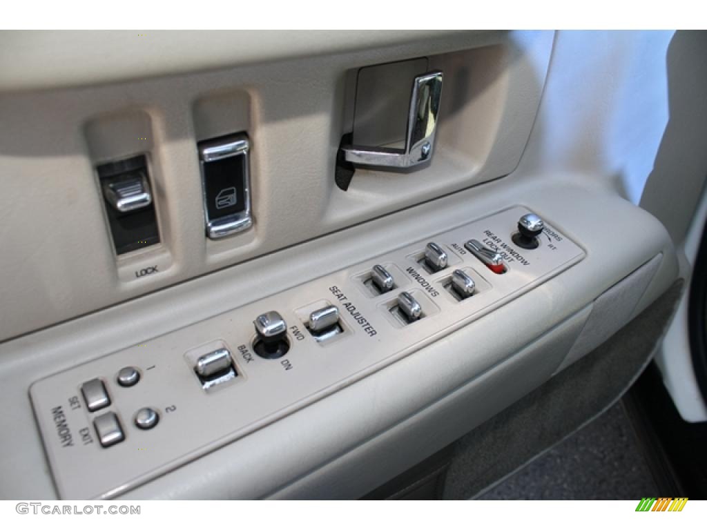 1996 Cadillac DeVille Sedan Controls Photo #38241027