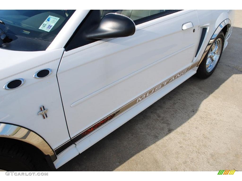 2003 Mustang V6 Convertible - Oxford White / Medium Parchment photo #14