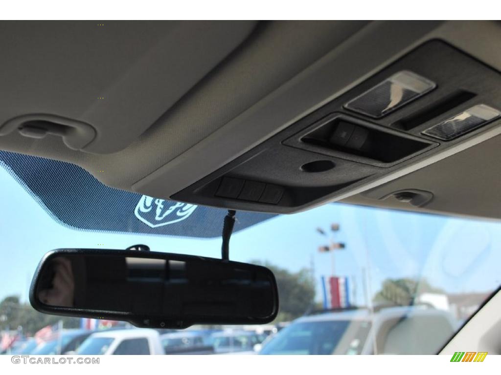 2009 Ram 1500 Laramie Crew Cab - Austin Tan Pearl / Light Pebble Beige/Bark Brown photo #17