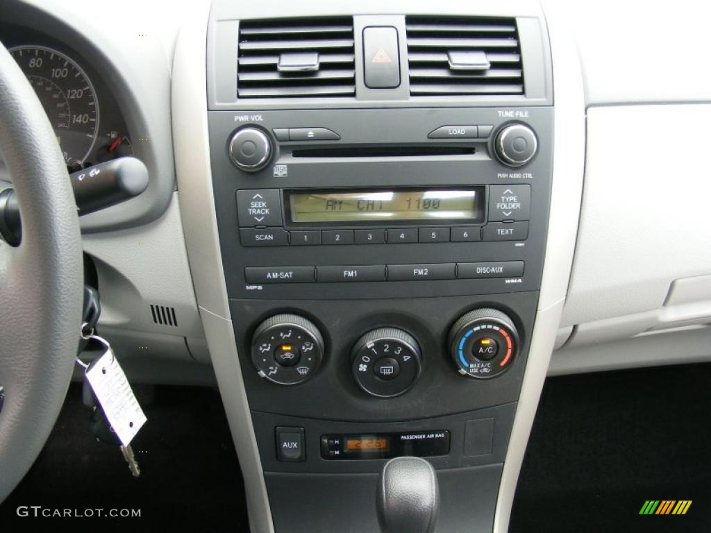 2010 Toyota Corolla LE Controls Photo #38246459