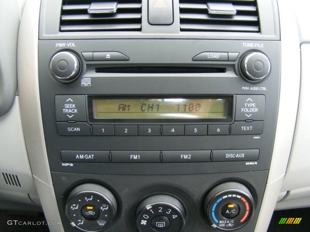 2010 Toyota Corolla LE Controls Photo #38246479
