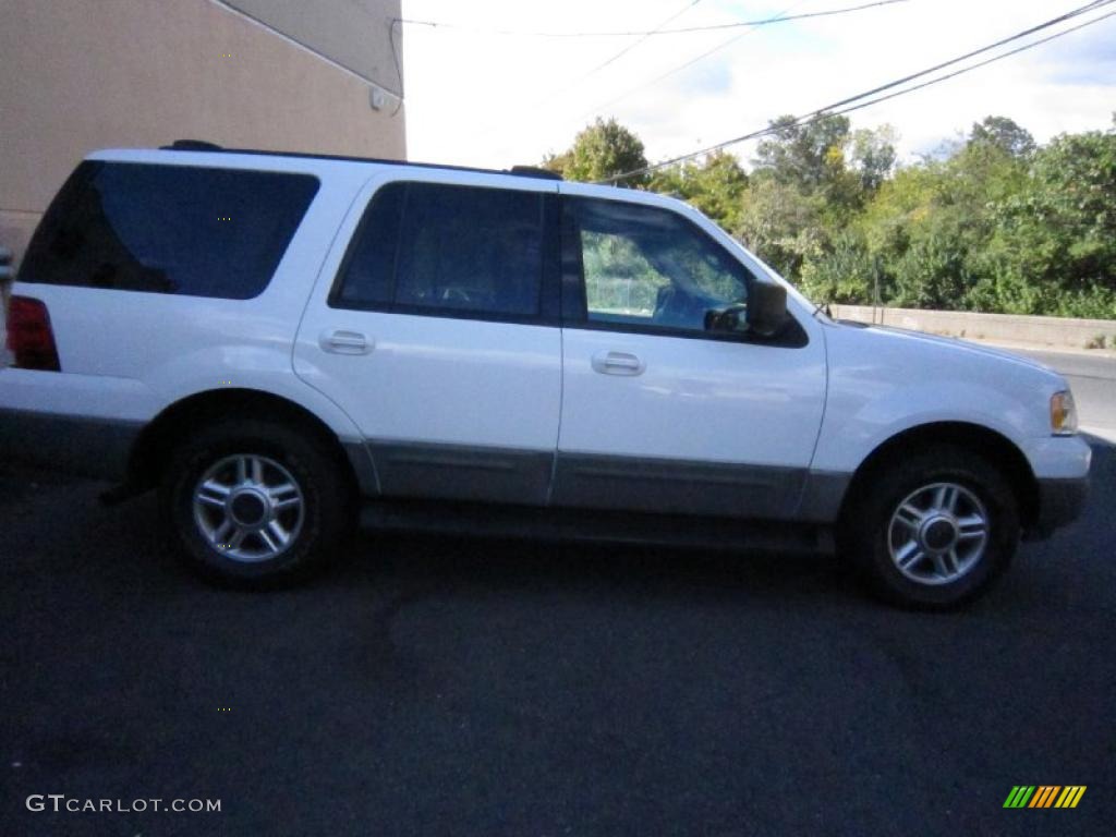 2003 Expedition XLT 4x4 - Oxford White / Flint Grey photo #21
