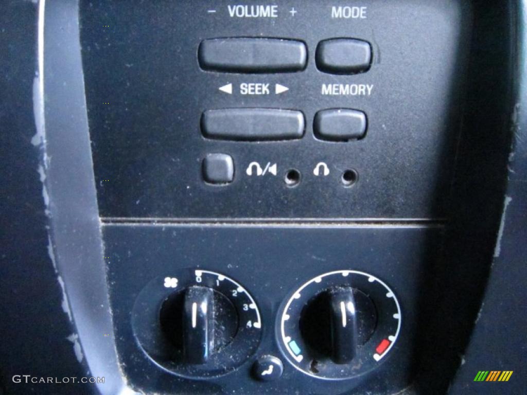 2003 Expedition XLT 4x4 - Oxford White / Flint Grey photo #27