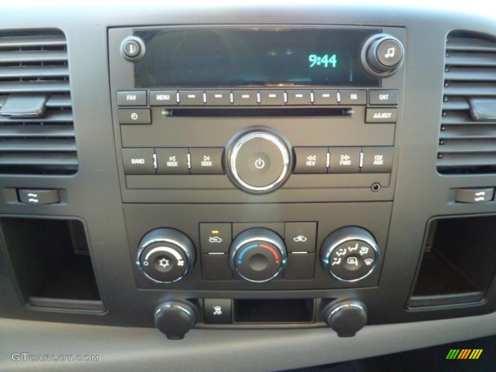 2011 Chevrolet Silverado 1500 LS Extended Cab 4x4 Controls Photo #38249111