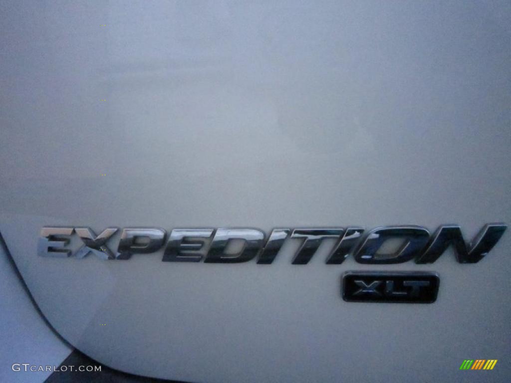 2003 Expedition XLT 4x4 - Oxford White / Flint Grey photo #35