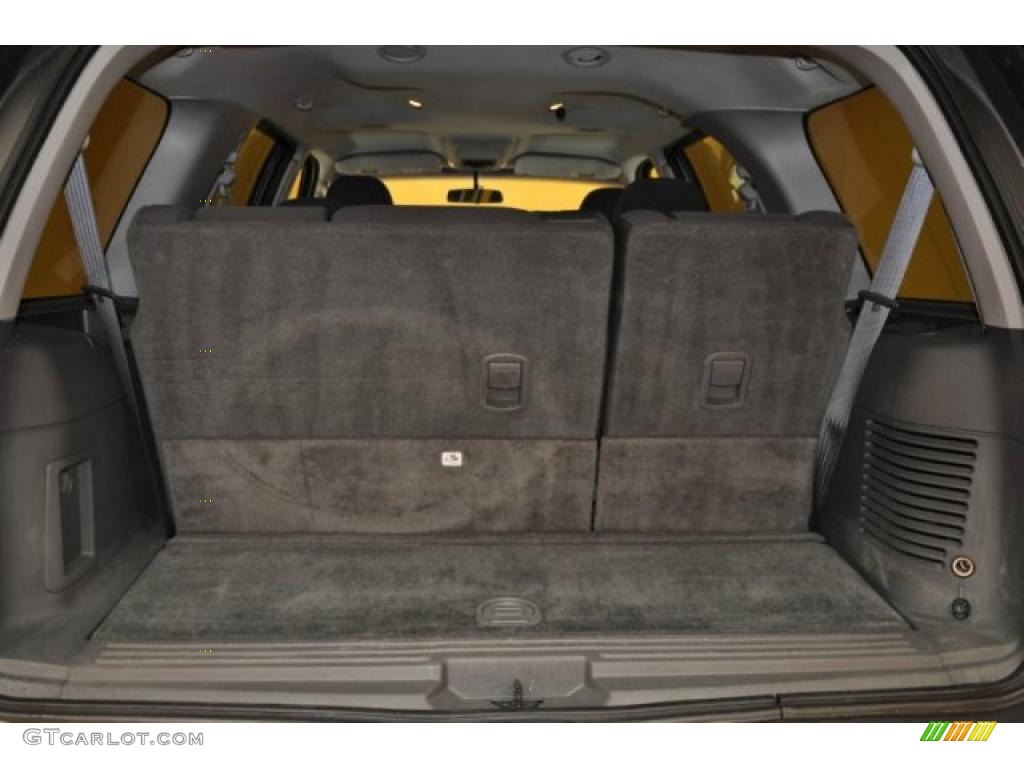 2005 Ford Expedition XLT 4x4 Trunk Photo #38249887