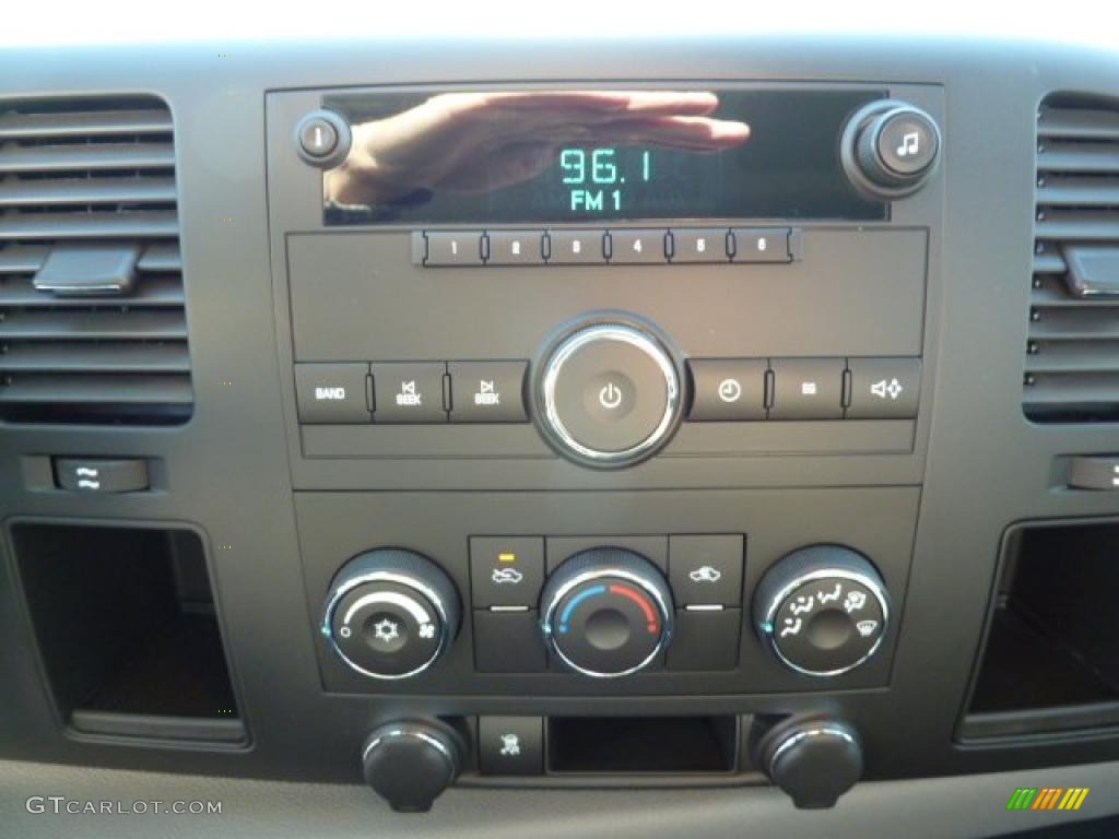 2011 Chevrolet Silverado 1500 Extended Cab 4x4 Controls Photo #38250119