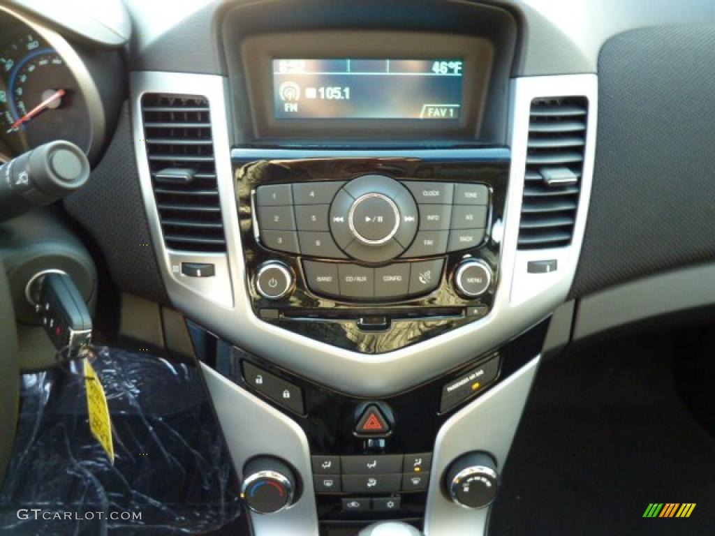 2011 Chevrolet Cruze LT Controls Photo #38251223