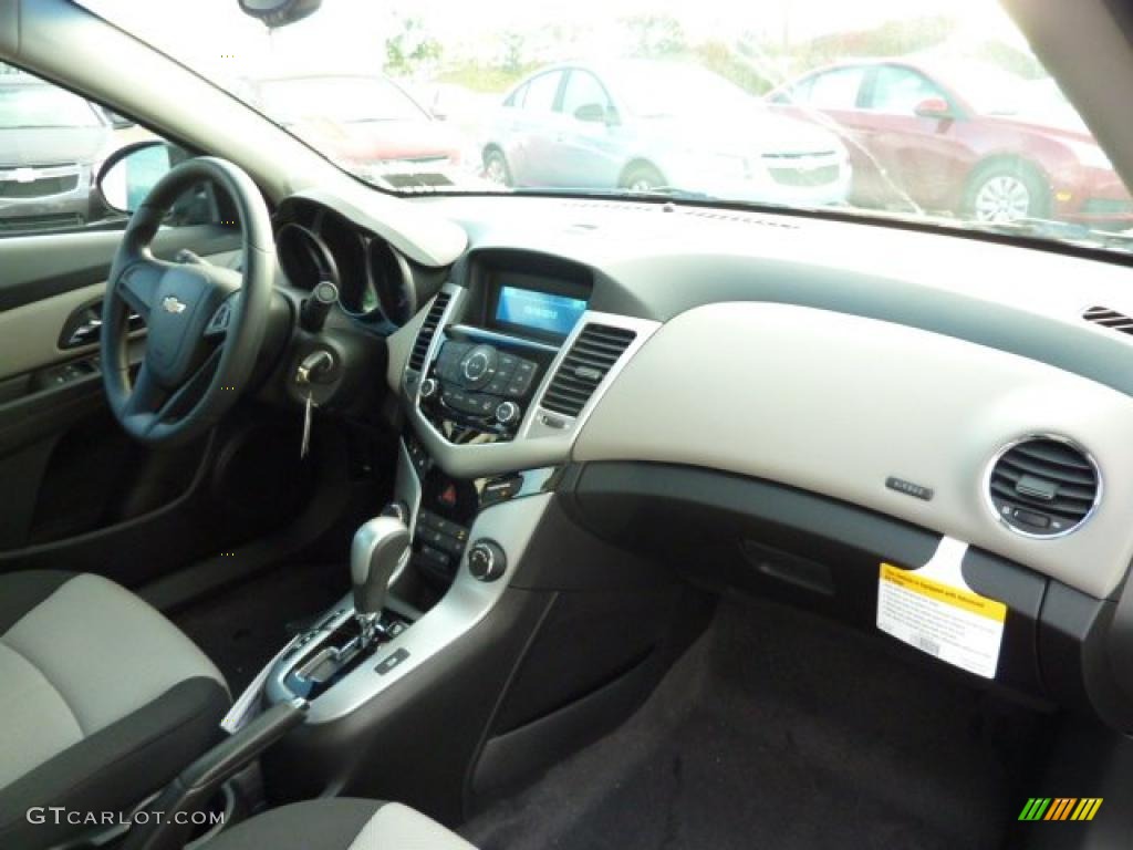 2011 Chevrolet Cruze LS dashboard Photo #38251647