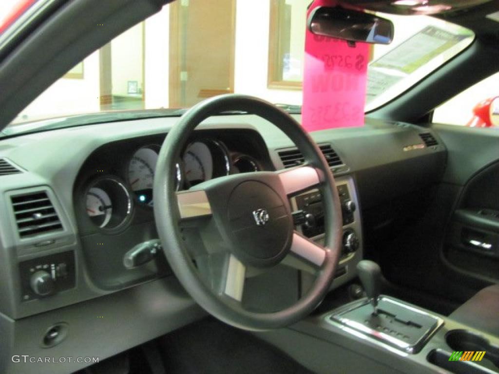 2009 Dodge Challenger SE Dashboard Photos