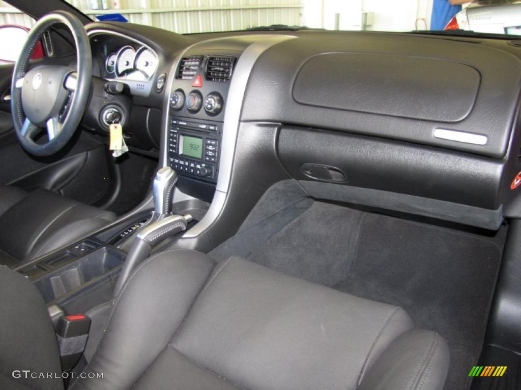 2006 Pontiac GTO Coupe Black Dashboard Photo #38253371