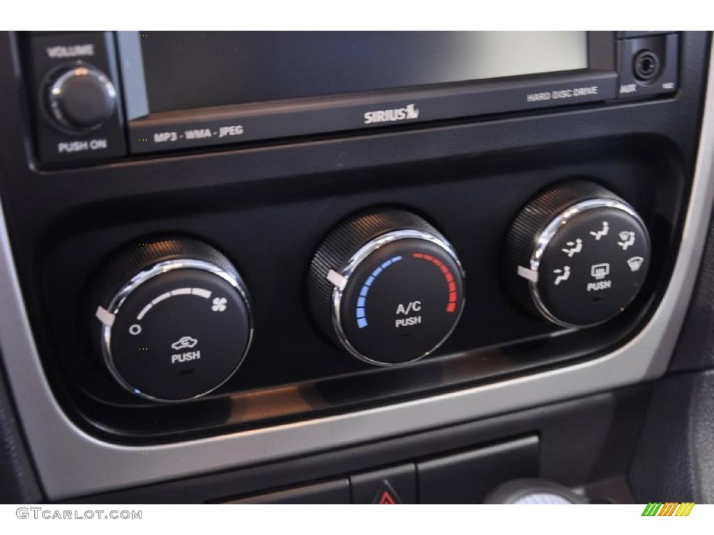 2010 Dodge Caliber Heat Controls Photo #38256951