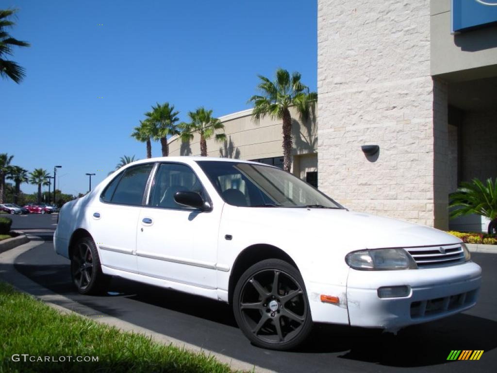 1996 Altima GXE - Cloud White / Beige photo #4