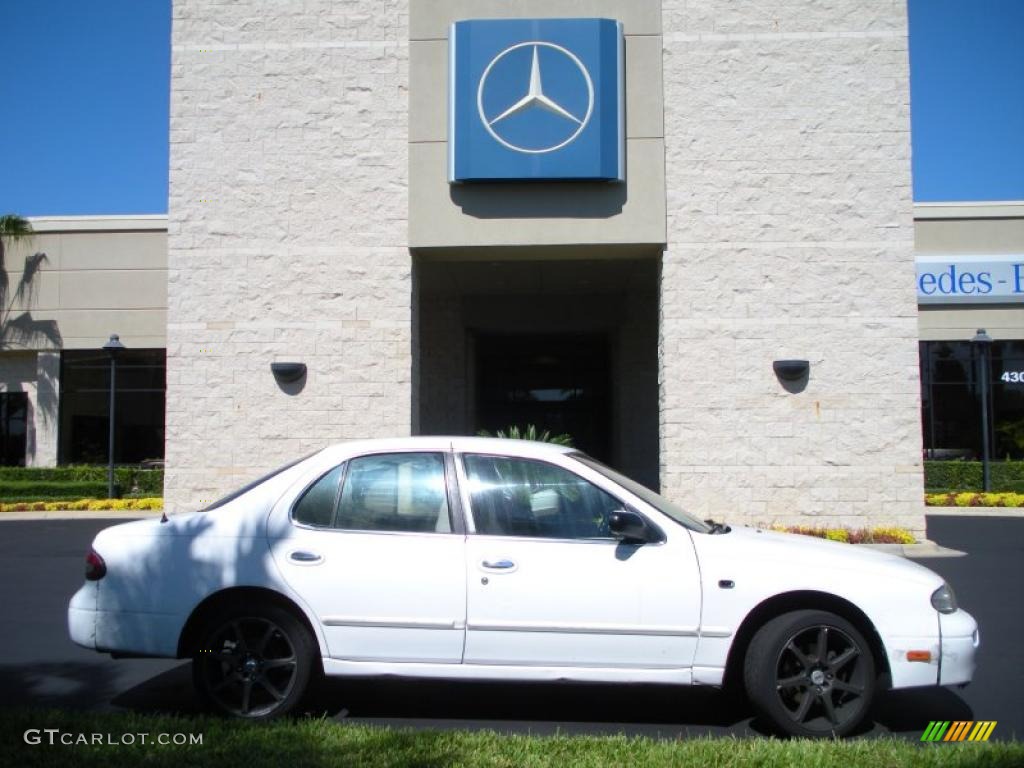 1996 Altima GXE - Cloud White / Beige photo #5
