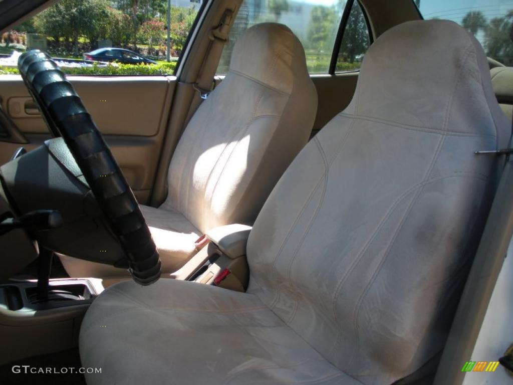 1996 Altima GXE - Cloud White / Beige photo #13