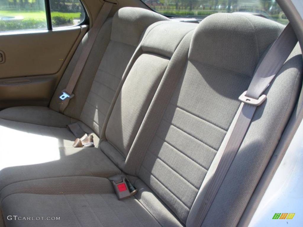 1996 Altima GXE - Cloud White / Beige photo #15