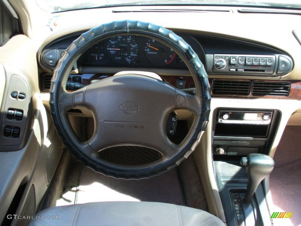 1996 Altima GXE - Cloud White / Beige photo #19