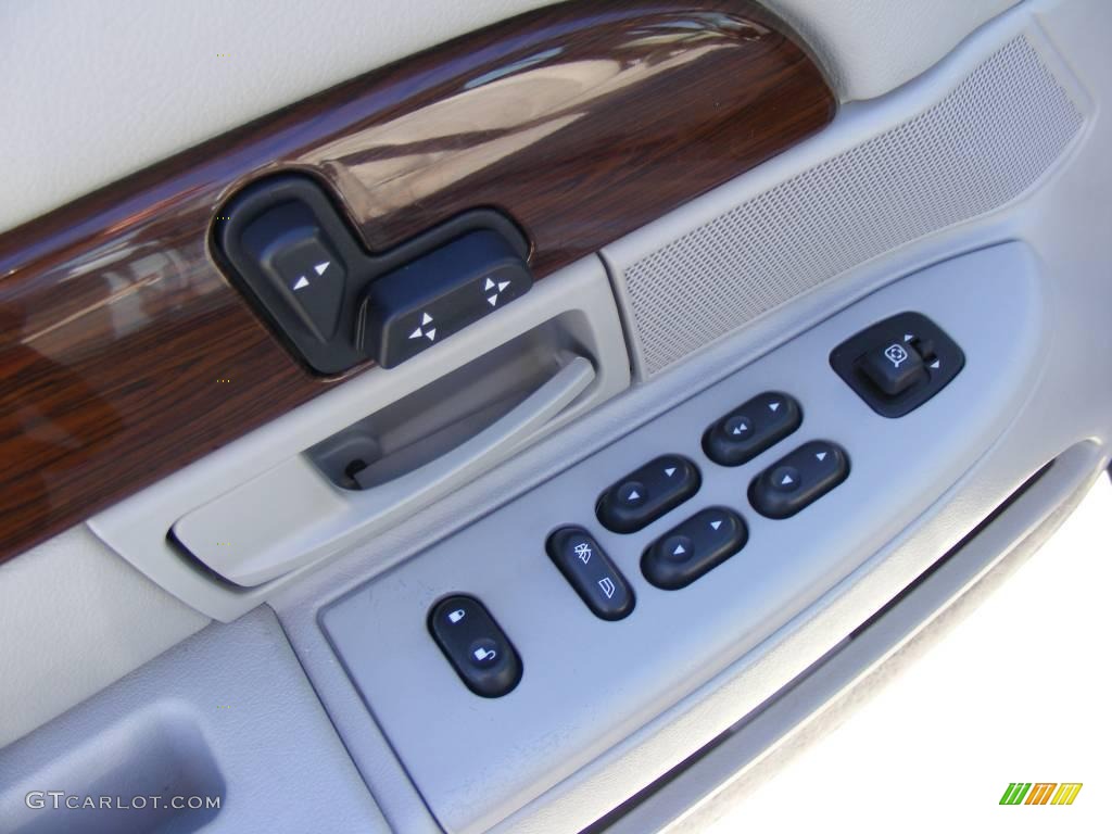 2004 Grand Marquis LS - Light Ice Blue Metallic / Light Flint photo #29