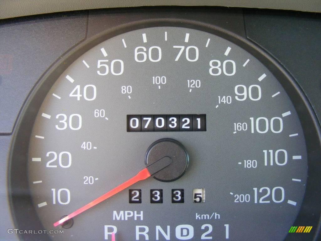 2004 Grand Marquis LS - Light Ice Blue Metallic / Light Flint photo #37