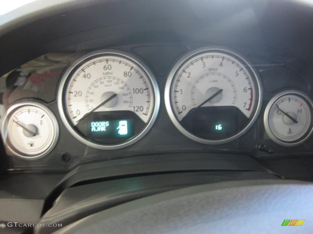 2010 Chrysler Town & Country Touring Gauges Photo #38260203
